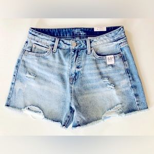 100% cotton Distressed, vintage, blue denim 5 Pocket Shorts size 6 Natural waist